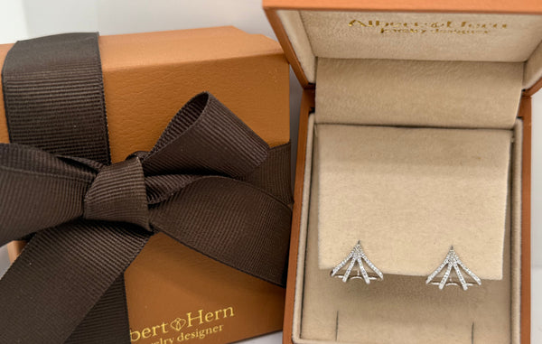 Earrings 14kt White Gold Lobe Stud Claw & Diamonds