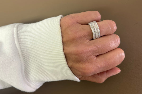 Ring 18kt White Gold Baguettes and Diamonds