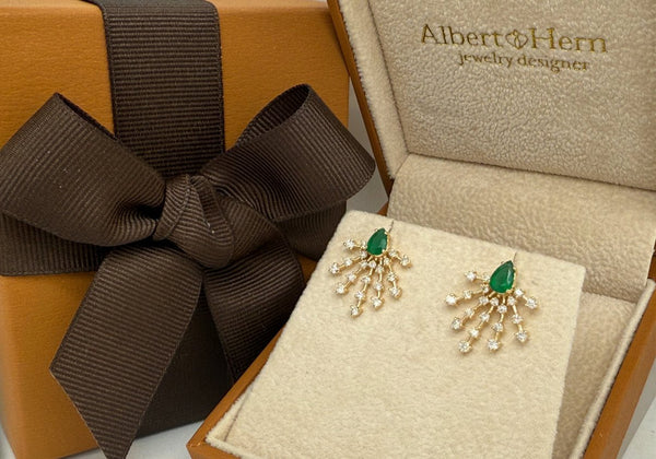 Earrings 14kt Gold Pear Emeralds & Diamonds Stardusts