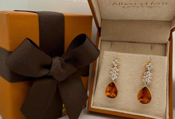 Earrings 18kt Glamorous Vintage Studs with Diamonds and Citrine