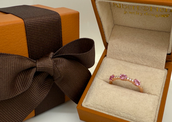 Ring 18kt Yellow Gold Diamonds and Pink Sapphires