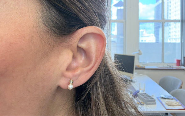 Mini Earrings 18kt Gold Flower Center Diamonds & Pearl Studs