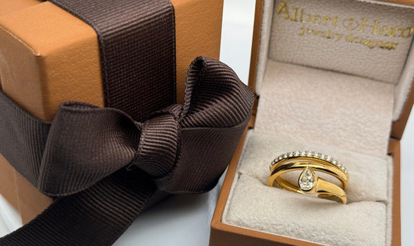 Ring 18kt Gold Spring Pear Shape Yellow Diamond 0.29 cts & Round Diamonds