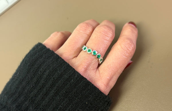 Ring 18kt White Gold & Round Emeralds