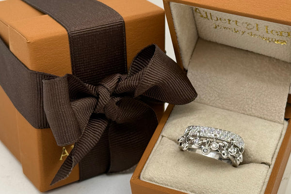 Ring 18kt White Gold Round Diamonds Double Curved Band