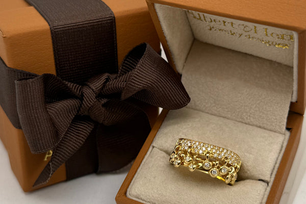 Ring 18kt Yellow Gold Round Diamonds Double Curved Band