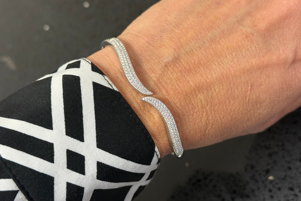 Bracelet 18kt White Gold Diamonds Open Bangle – Albert Hern