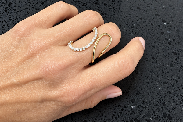 Ring 14kt Yellow Gold Round Diamonds Double Curved Shape