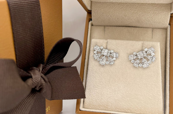 Earrings 18kt Gold with Illusion Diamonds Half Flower