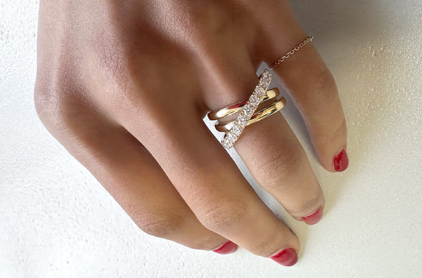Ring 18kt Gold & Pave Diamonds Crossover