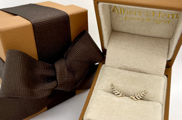 Earrings 14kt Gold Leaf & Diamonds Studs