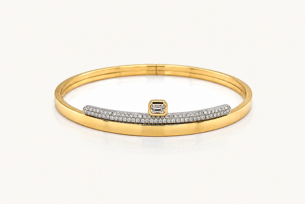 Bracelet 18kt Gold Emerald Cut & Round Diamonds Bangle