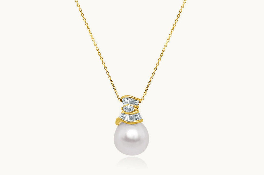 Necklace 18kt Gold South Sea Pearl & Diamonds