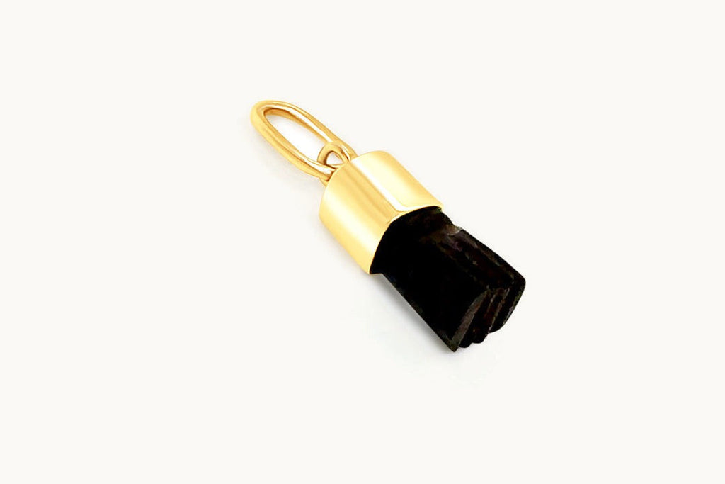 Pendant 18kt Gold Black Hand Jet Azabache