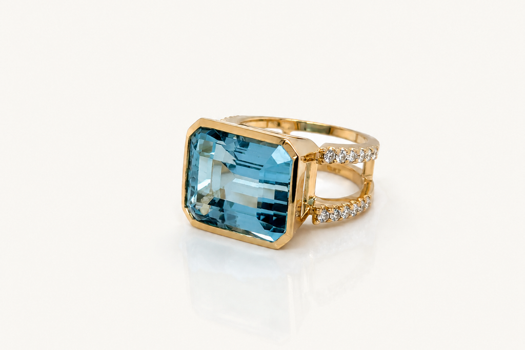 Ring 18kt Gold GIA Aquamarine & Diamonds Split Shank