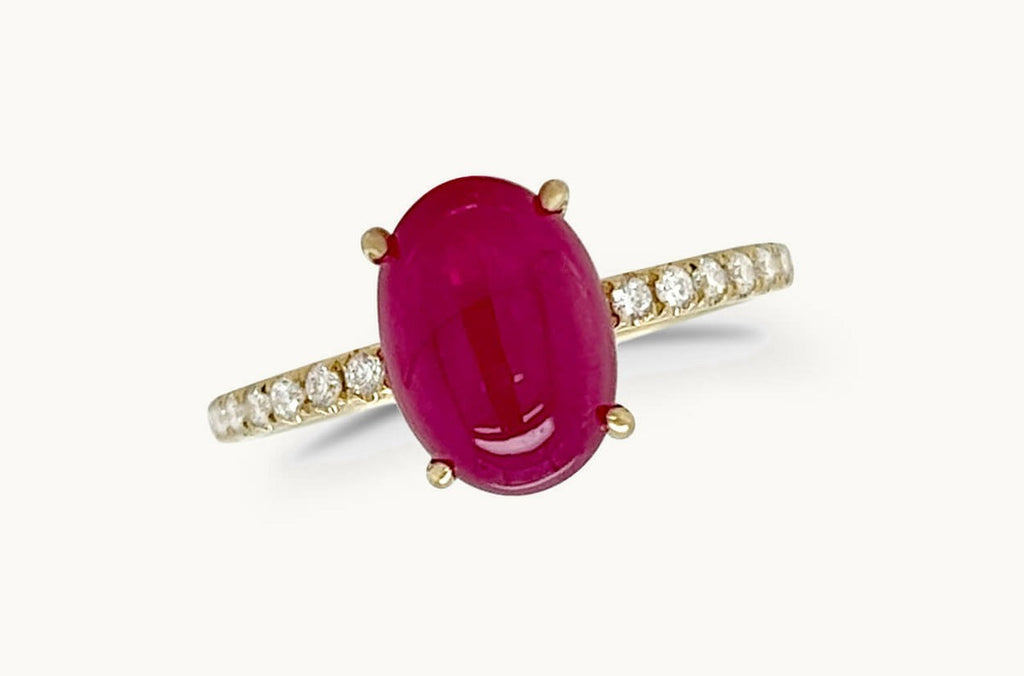 Ring 18kt Gold Oval Cabochon Ruby & Diamonds Band