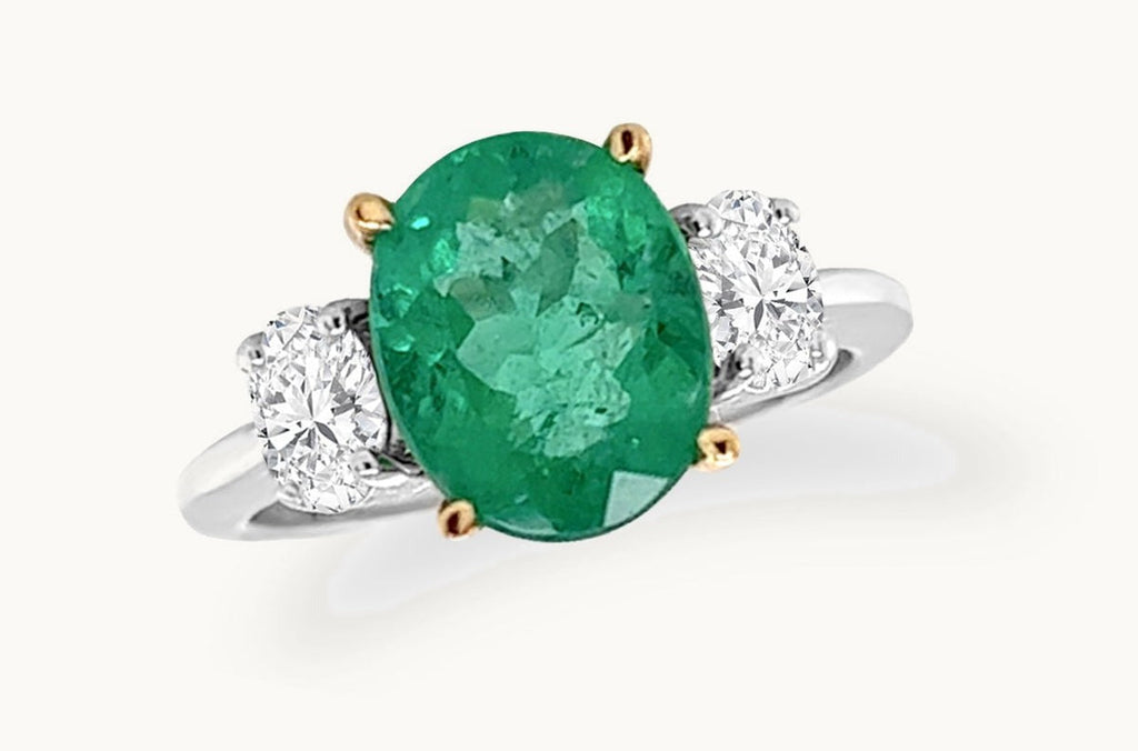 Ring 18kt Gold GIA Oval Emerald 2.28 cts & 2 Oval Diamonds 0.52 cts