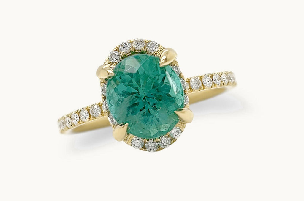 Ring 18kt Gold Oval Emerald & Diamonds