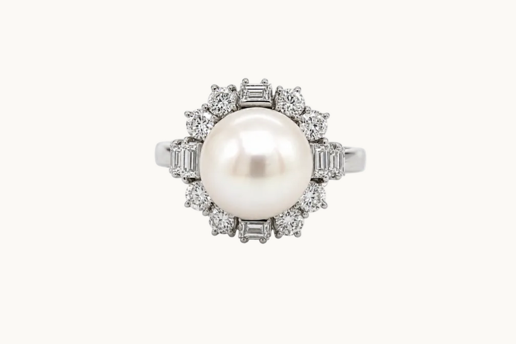 Ring 18kt White Gold Pearl and Diamonds