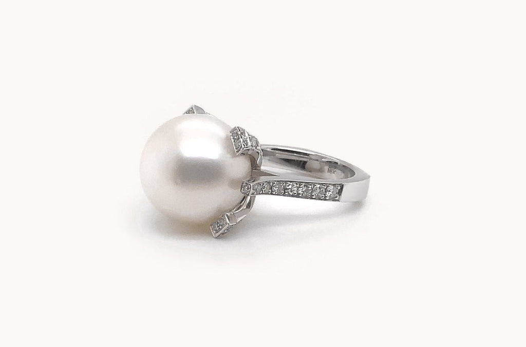 Ring 18kt White Gold South Pearl and Diamonds