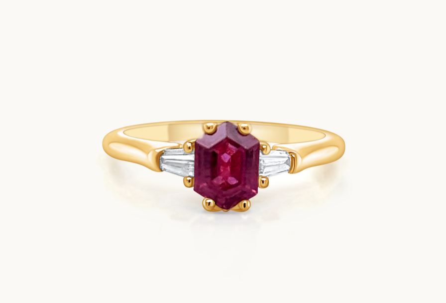 Ring 18kt Yellow Gold Ruby & Baguette Diamonds