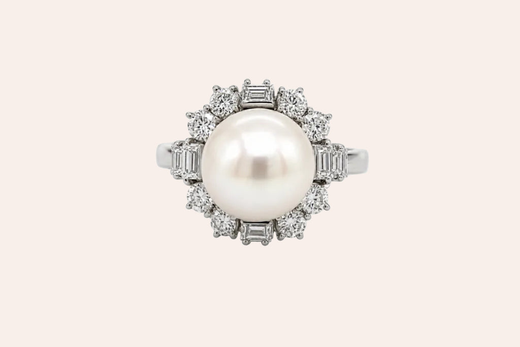 Ring 18kt White Gold Pearl and Diamonds