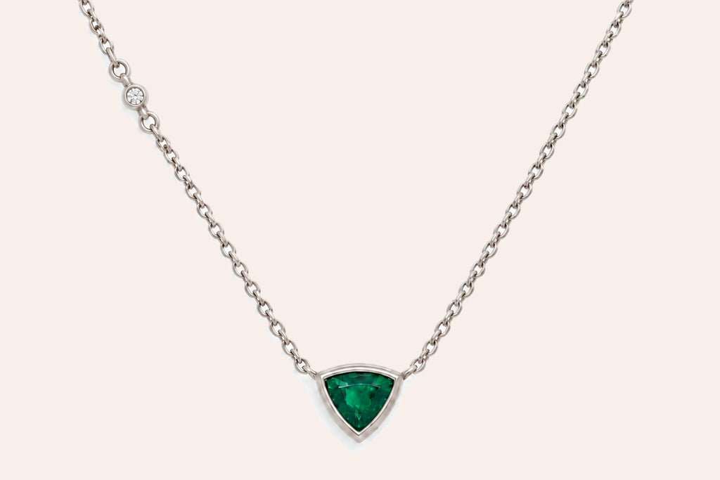 Necklace 14kt White Gold with Central Trillion Emerald 0.45 carats