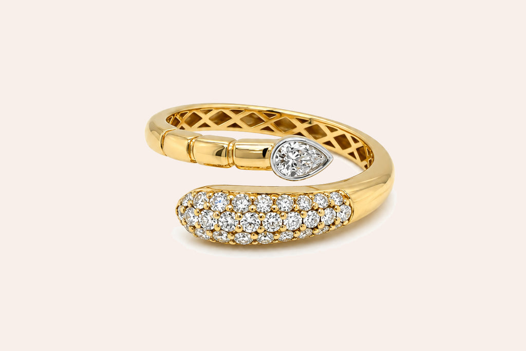 Ring 18kt Gold Open Ring Rounds and Pear Diamond