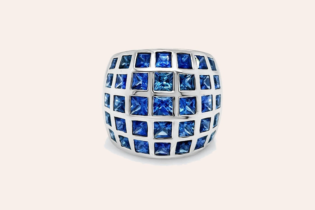 18Kt White Gold Ring with 35 Blue Sapphire 6.10 cts