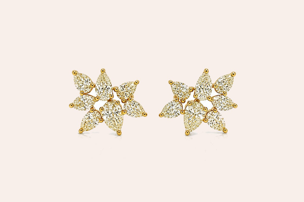 Earrings 18kt Yellow Gold Pear Shape Fancy Yellow Diamonds
