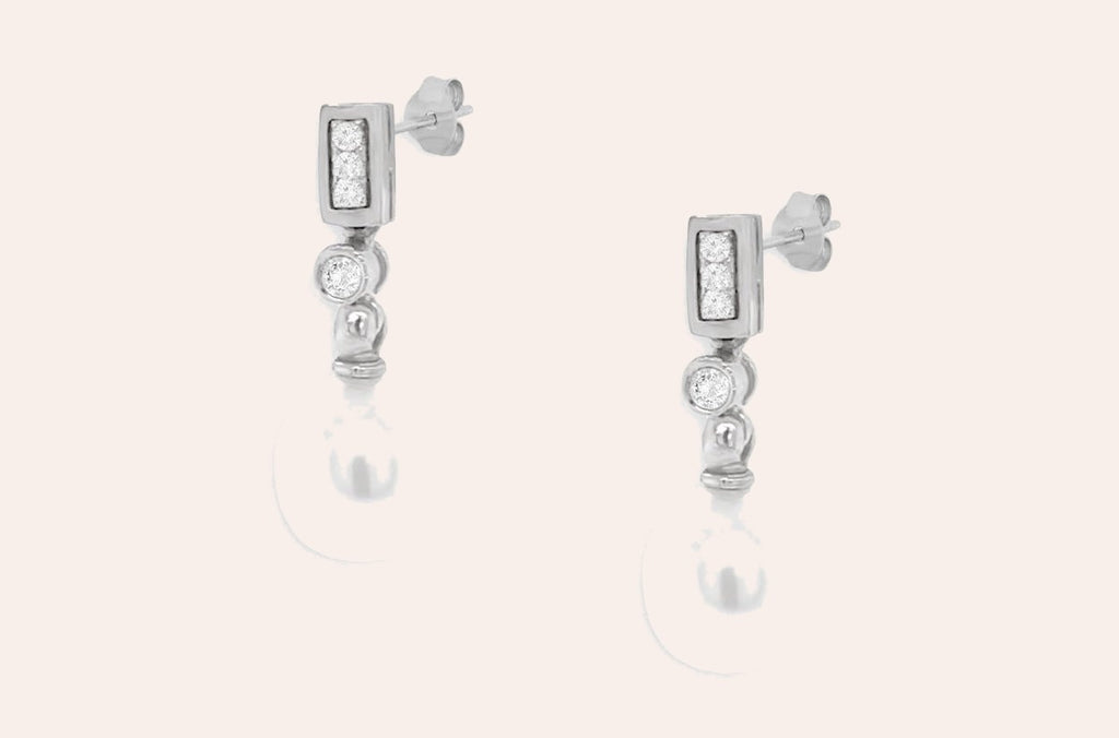 Earrings 18kt Gold White Pearls & 8 Round Diamonds Studs