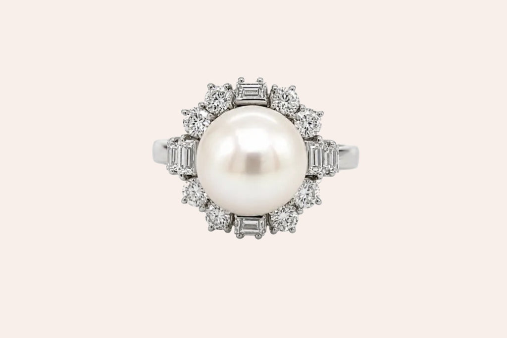 Ring 18kt White Gold Pearl and Diamonds