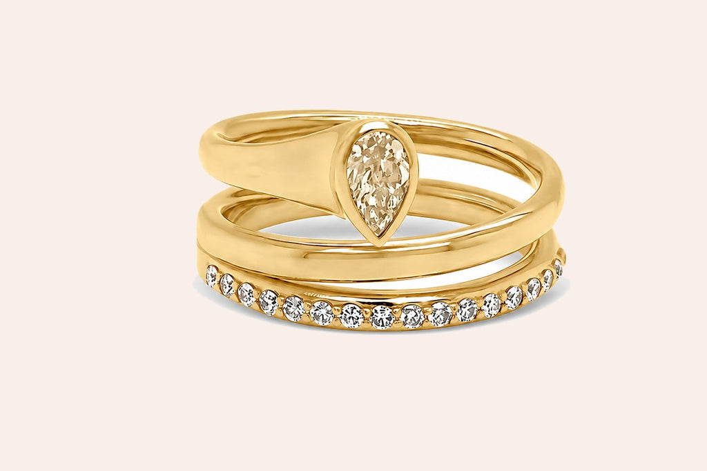 Ring 18kt Gold Spring Pear Shape Yellow Diamond 0.29 cts & Round Diamonds