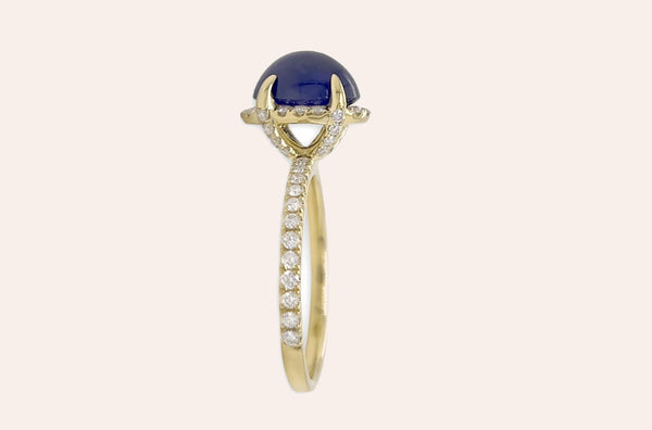 Ring 18kt Gold Oval Blue Sapphire Cabochon & Diamonds