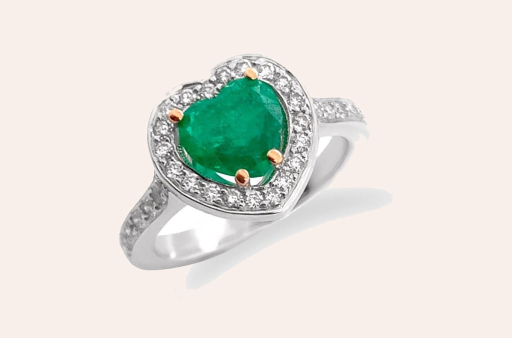 Ring 18kt Gold Emerald Heart & Diamonds
