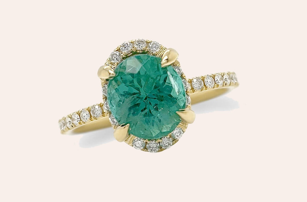 Ring 18kt Gold Oval Emerald & Diamonds