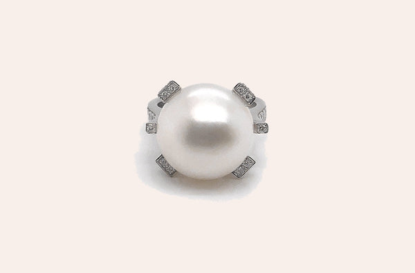 Ring 18kt White Gold South Pearl and Diamonds