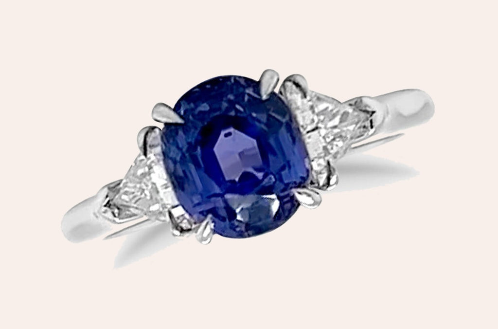 Ring Platinum No-Heated GIA Blue Sapphire & 2 Trillion Diamonds