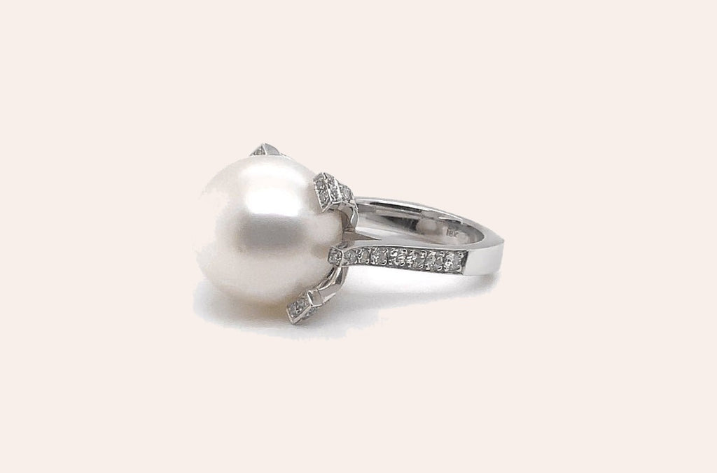 Ring 18kt White Gold South Pearl and Diamonds