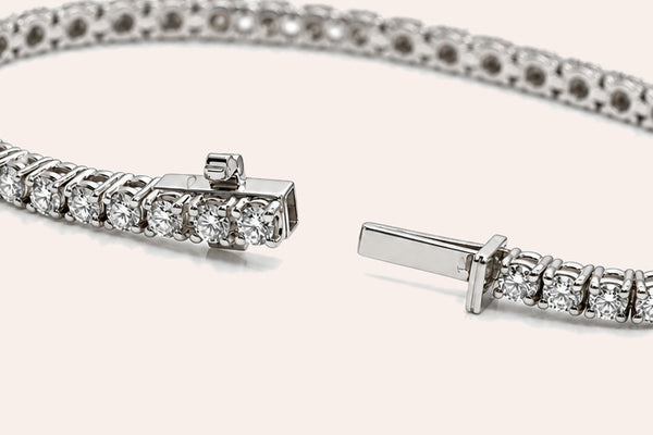 Bracelet 18kt White Gold Tennis with 75 Diamonds 1.98 cts.