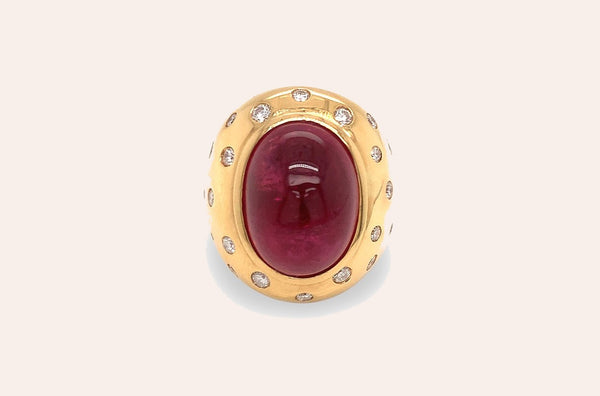 Ring 18kt Yellow Gold Rubilite Cabochon & Diamonds
