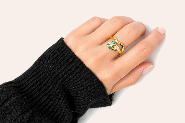 Ring Yellow Round Gold Snake Diamonds & Emerlads