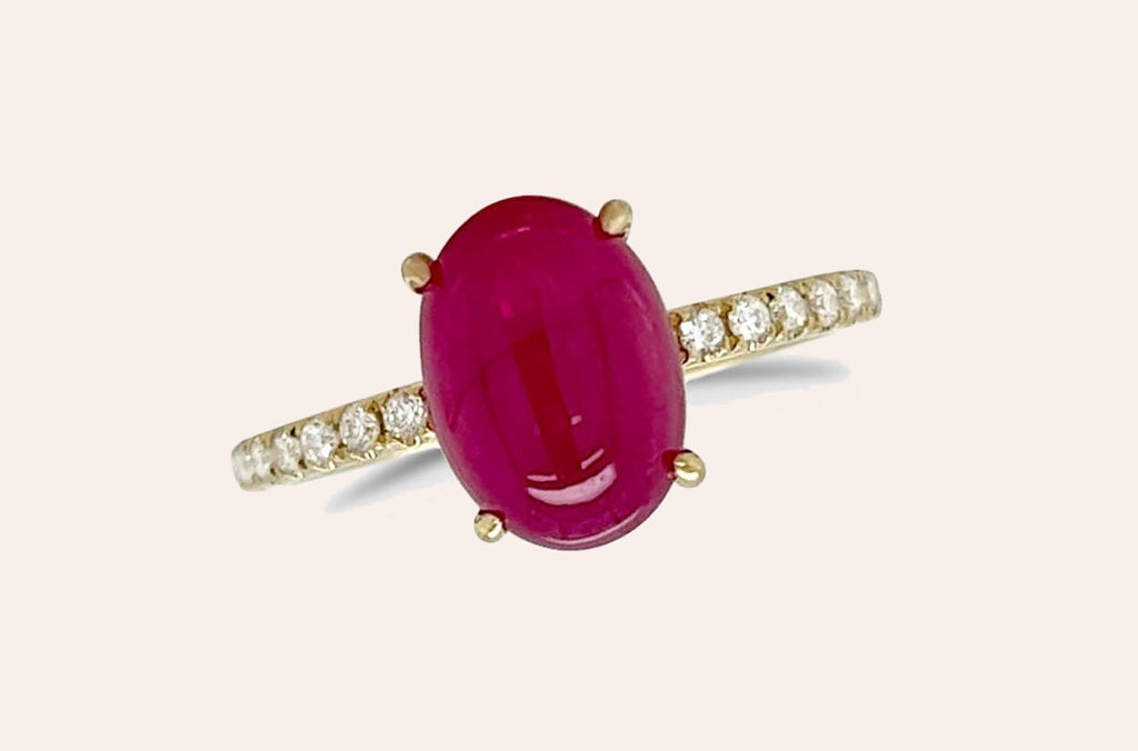 Ring 18kt Gold Oval Cabochon Ruby & Diamonds Band
