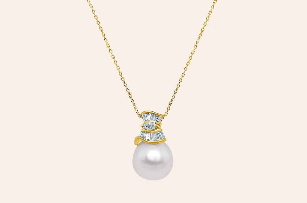 Necklace 18kt Gold South Sea Pearl & Diamonds