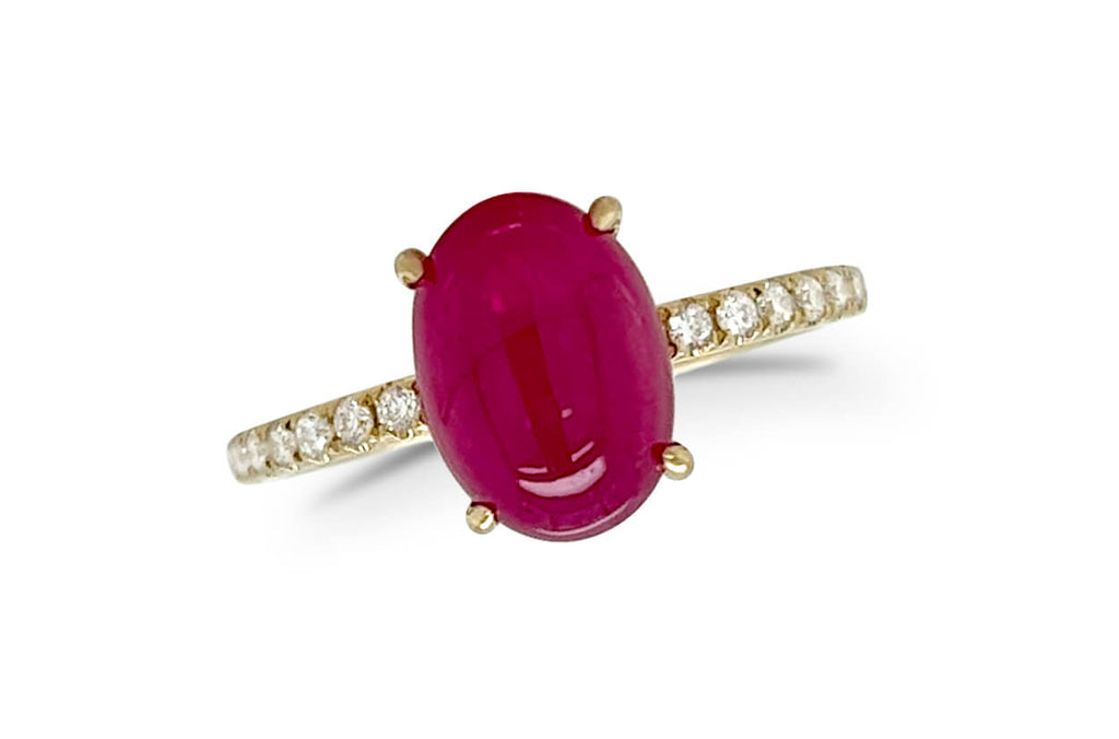 Ring 18kt Gold Oval Cabochon Ruby & Diamonds Band