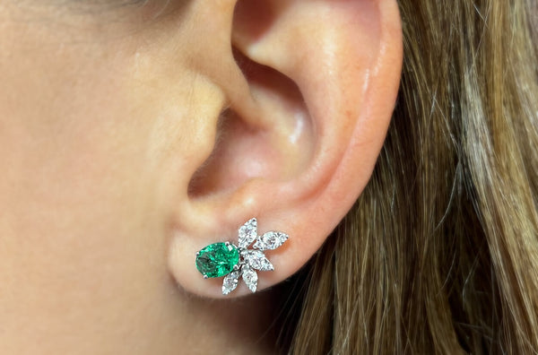 Earrings 18kt Gold Oval Emeralds & Diamonds Flowers