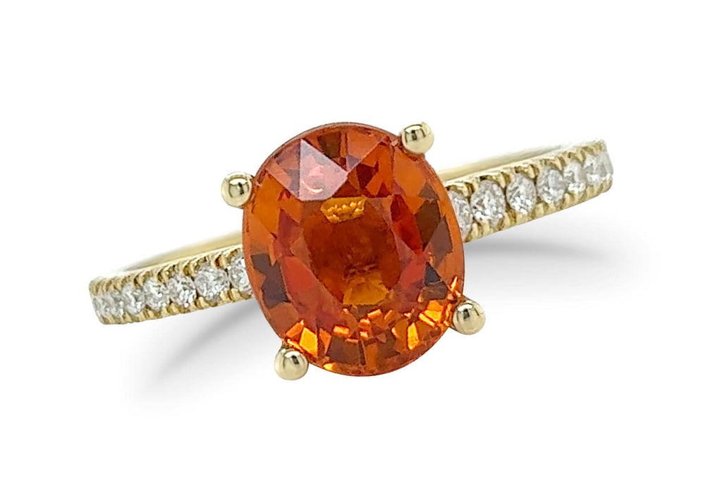 Ring 18kt Gold Oval Mandarin Garnet & Diamonds
