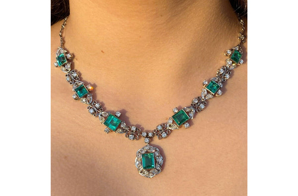 Necklace Unique Masterpiece Chivor Emerald | Albert Hern Fine Jewelry