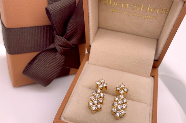 Earrings 18kt Glamorous Vintage Studs with Diamonds - Albert Hern Fine Jewelry
