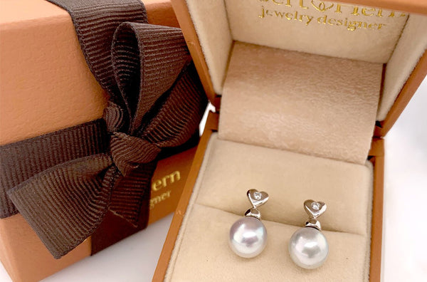 Earrings 18kt Gold Round Grey Pearls & Center Diamonds Hearts Studs - Albert Hern Fine Jewelry